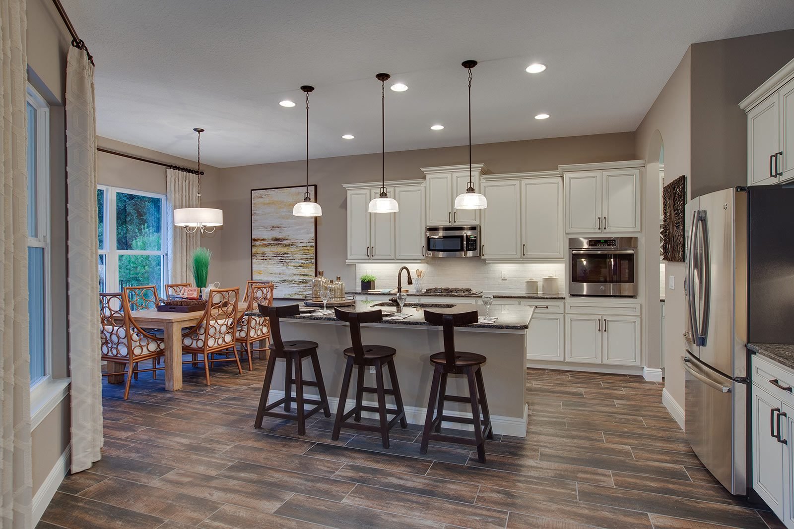Kitchen pendant lighting over an island