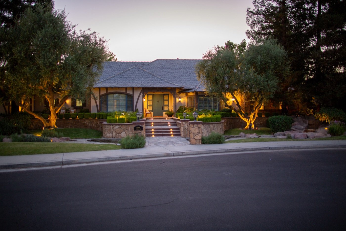 Front yard landscape lighting